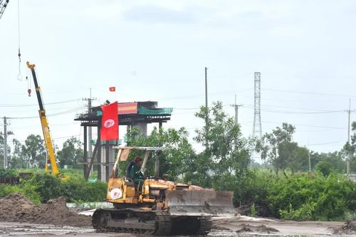 Gỡ vướng vật liệu, đẩy nhanh tiến độ các dự án giao thông trọng điểm tại Cà Mau