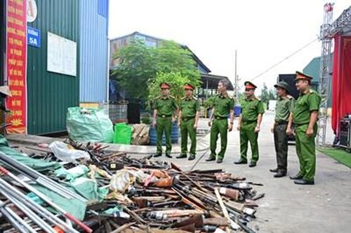 Tiêu hủy hàng nghìn vũ khí, công cụ hỗ trợ và pháo