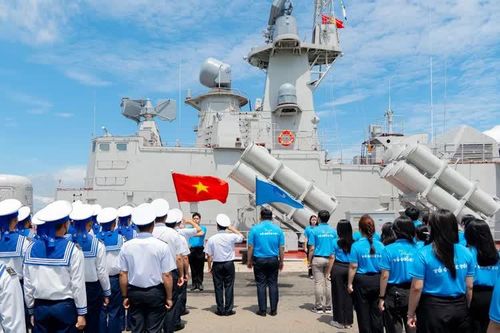 Lữ đoàn 167 lan tỏa tình yêu biển, đảo đến tuổi trẻ địa phương