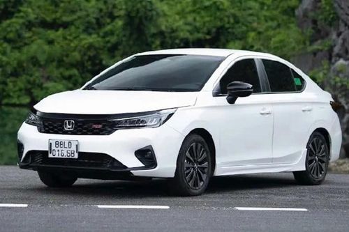 Ô tô Honda giảm hơn nửa doanh số