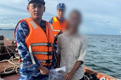 BTL Vùng Cảnh sát biển 4 bắt giữ 2 tàu cá tàng trữ, vận chuyển trái phép thiết bị VMS của tàu cá khác