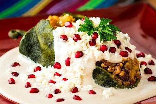 Chiles en nogada - Món ăn mang màu quốc kỳ Mexico lên bàn tiệc