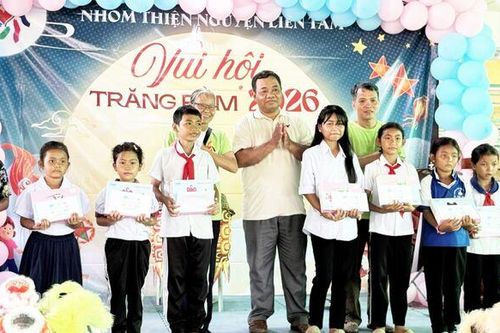 500 phần quà Trung thu cho học sinh Khmer xã Ô Lâm