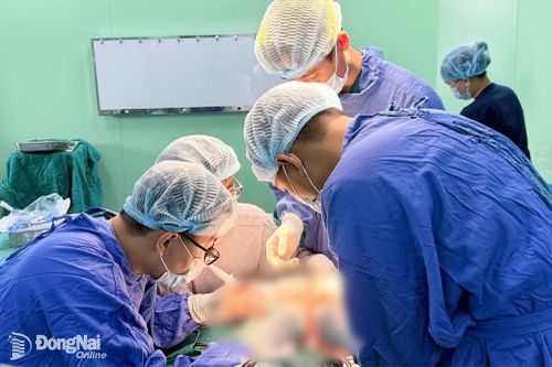 Phẫu thuật khẩn cấp nối cẳng chân bị đứt lìa sát gối