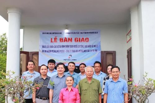 Bàn giao nhà ở cho bệnh binh xã Ia Hiao