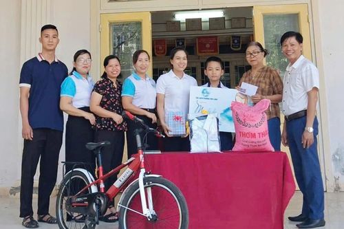 Tiếp sức cho học sinh khó khăn