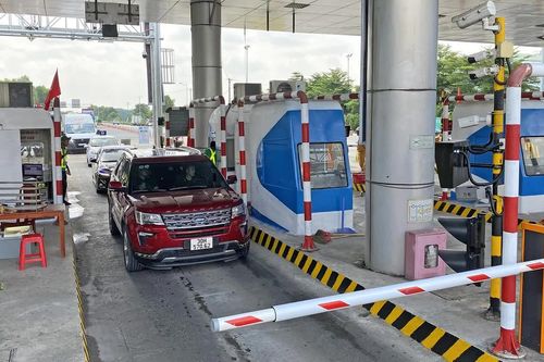 Gỡ vướng để bỏ barie trạm thu phí