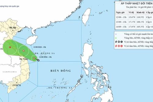 Áp thấp nhiệt đới di chuyển gần bờ, miền Trung bước vào đợt mưa lớn