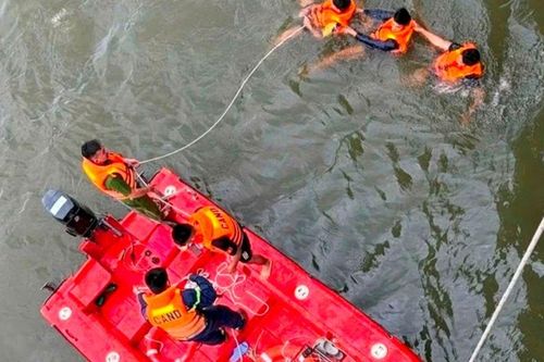 Danh tính nam thanh niên để lại máy ảnh, vé tàu rồi nhảy xuống sông Hương