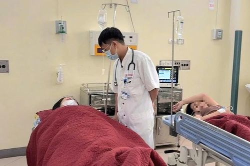 Hơn 40 người nhập viện nghi do ngộ độc tại bếp ăn công ty, Bộ Y tế vào cuộc