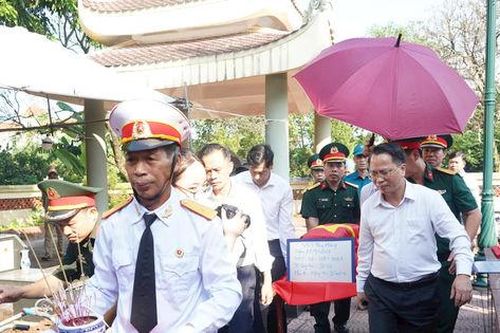 Thành kính, trang nghiêm trong lấy mẫu hài cốt liệt sĩ ở Chương Mỹ
