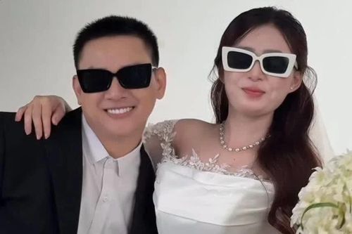 Ca sỹ Hoài Lâm công khai ảnh cưới với bạn gái kém 9 tuổi