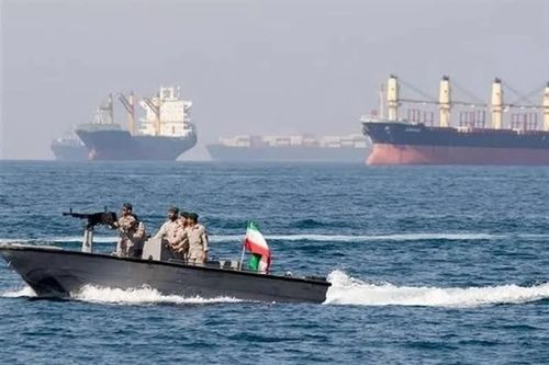 Tàu Iran bị tấn công tại eo biển Hormuz, 1 người thiệt mạng, 4 người bị thương