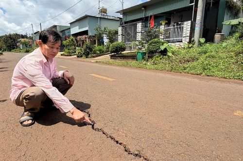 Gia Lai: Đường Lê Lai xuất hiện nhiều vết nứt sau mưa lớn