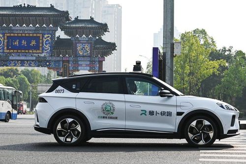 Trung Quốc đặt mục tiêu triển khai xe tự lái quy mô lớn vào năm 2030