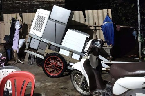 Miền Trung mưa xối xả, người dân chạy lũ từ 3h sáng