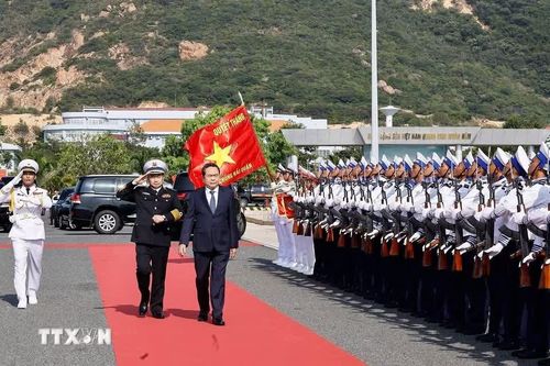 Chủ tịch Quốc hội thăm, làm việc với Quân chủng Hải quân