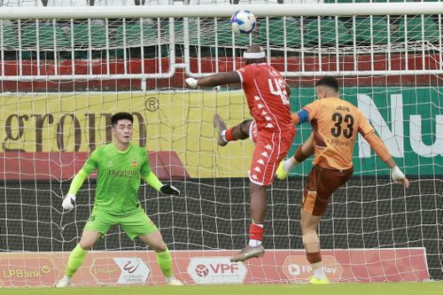 Nhà vô địch ASEAN Cup mắc lỗi trong thất bại của HAGL