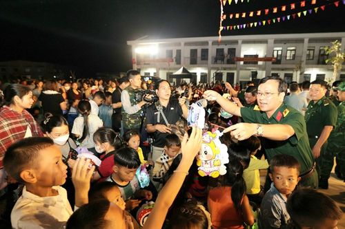 Mang Trung thu đến với trẻ em Na Ngoi