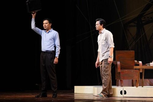 NSND Trung Hiếu đưa cuộc giằng co 'tình nghĩa - lẽ phải' lên sân khấu