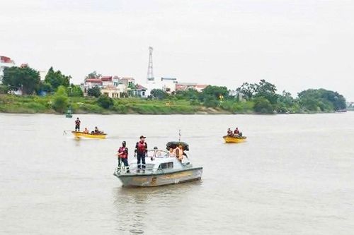 Tìm thấy thi thể thiếu tá lao xuống sông cứu người sau hơn 32 giờ mất tích