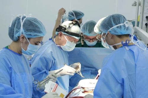 Ca mổ 'cân não' nạo vét vôi hóa đường ra thất trái cứu bệnh nhân nguy kịch