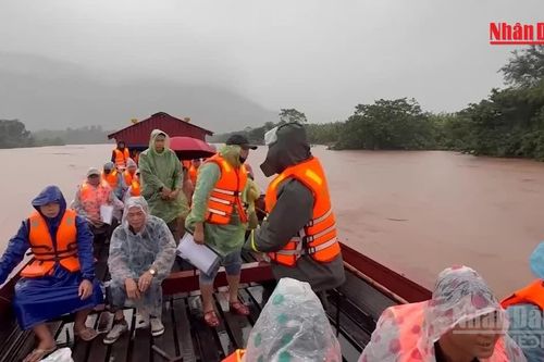 [Video] Nước sông Sê Pôn dâng cao, 129 hộ dân được di dời đến nơi an toàn