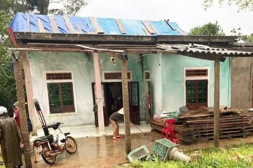 Quảng Trị: Lốc xoáy khiến nhiều ngôi nhà bị thiệt hại