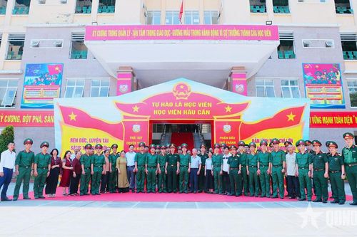 Chăm lo học viên ngày đầu nhập học