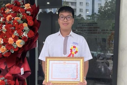 Thủ khoa B00 và lựa chọn khác biệt
