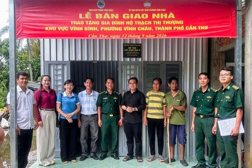 Bộ đội Biên phòng TP Cần Thơ bàn giao nhà cho hộ có hoàn cảnh khó khăn
