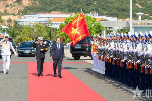 Chủ tịch Quốc hội Trần Thanh Mẫn đến thăm, làm việc với Quân chủng Hải quân và khảo sát thực tế Lữ đoàn Tàu ngầm 189