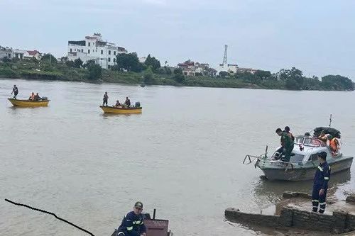 Tìm thấy thi thể Thiếu tá quân đội dũng cảm lao mình xuống sông cứu người