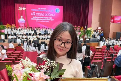 Thủ khoa Trường ĐH Luật Hà Nội: Năng lực được đánh giá bằng cả quá trình