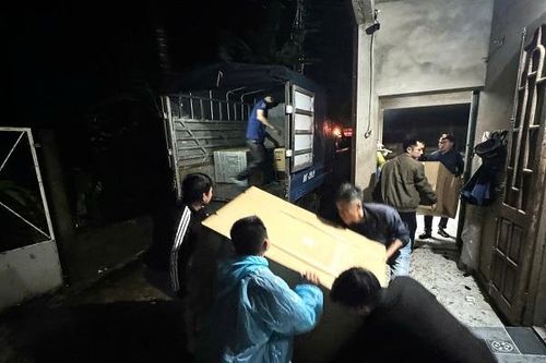 Ngập lụt do mưa lớn, di dời hàng trăm người dân vùng biên Quảng Trị trong đêm