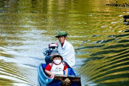 Không để học sinh nghỉ học, bỏ học vì đường đến trường khó khăn