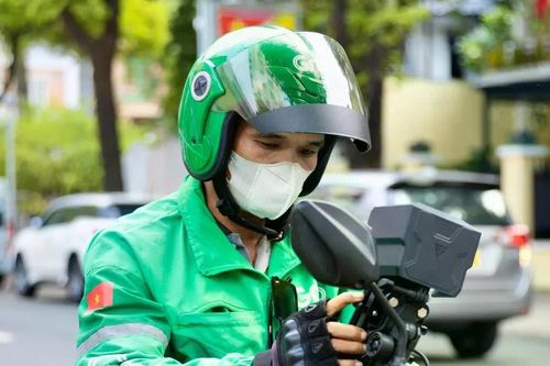 Lùm xùm phí Grab cao, cần siết lại 'luật chơi'?