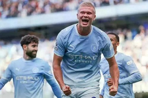 Trực tiếp Man United 0-1 Man City (Hiệp 2): MU bị dẫn bàn dù hơn quân số