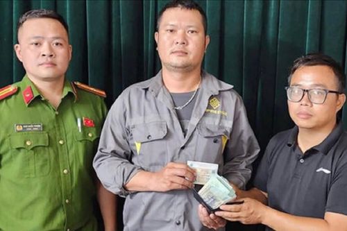 Nhặt được ví hơn 22 triệu đồng, tìm người đánh rơi để trao trả