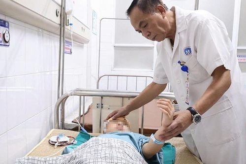 Bé gái 9 tuổi chấn thương sọ não sau cú ngã xe đạp