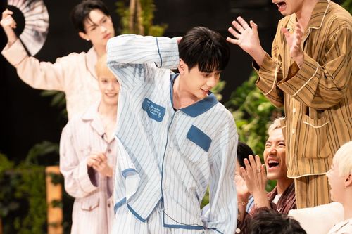 HURRYKNG có hành động không ngờ với Cody Nam Võ, Quang Hùng trổ tài catwalk