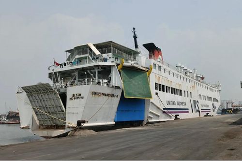Indonesia gấp rút tìm kiếm tàu chở hàng trăm khách mất tích trên biển