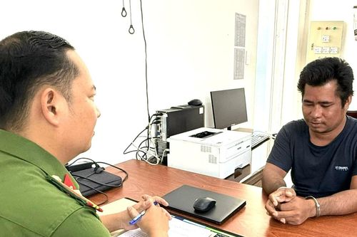 Khởi tố kẻ đánh mẹ ruột, dùng dao đâm chiến sĩ Cảnh sát 113 trọng thương
