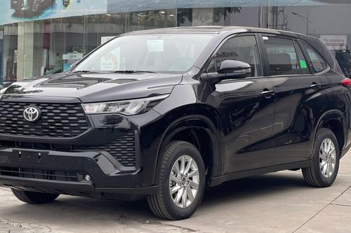 Toyota Innova Cross vượt Mitsubishi Xpander, dẫn đầu doanh số MPV xăng tháng 8
