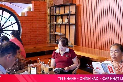 Say câu Kiều trong quán cà phê trên quê hương Nguyễn Du
