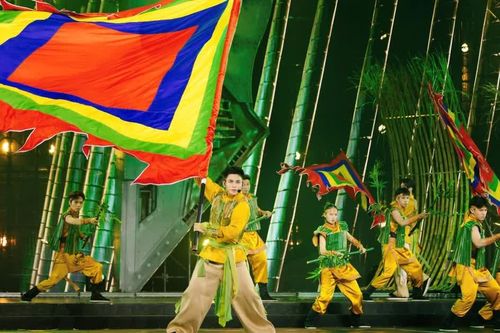 'Anh trai vượt ngàn chông gai': Bản sắc văn hóa dân gian bừng sáng rực rỡ