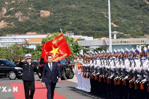 Chủ tịch Quốc hội thăm, làm việc với Quân chủng Hải quân và khảo sát thực tế Lữ đoàn tàu ngầm 189