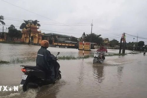 Áp thấp nhiệt đới giảm cường độ trên đất liền tỉnh Quảng Trị