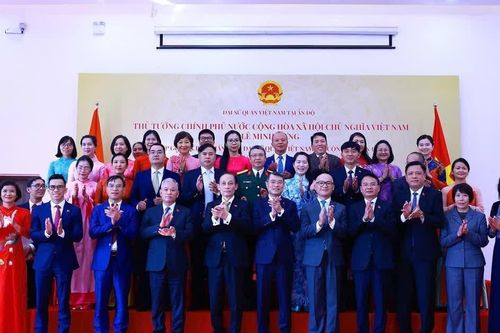Thủ tướng Lê Minh Hưng gặp gỡ cán bộ, nhân viên các cơ quan đại diện Việt Nam tại Ấn Độ