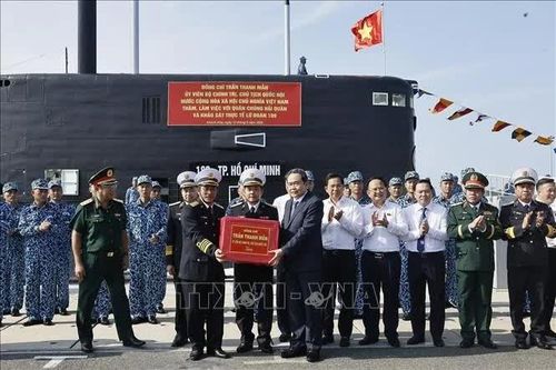 Chủ tịch Quốc hội thăm, làm việc với Quân chủng Hải quân